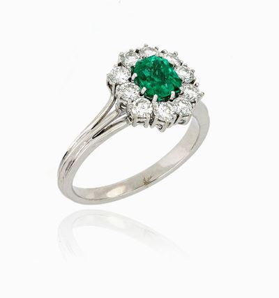 Anello in Oro Bianco con Smeraldo e Diamanti.