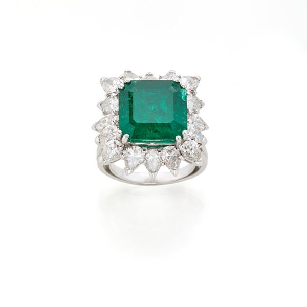 Gold ring with emerald  - Auction Argenti, orologi e gioielli - Faraone Casa d'Aste