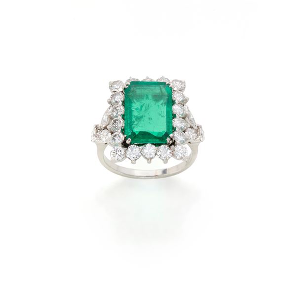 Platinum ring with emerald and diamonds  - Auction Argenti, orologi e gioielli - Faraone Casa d'Aste