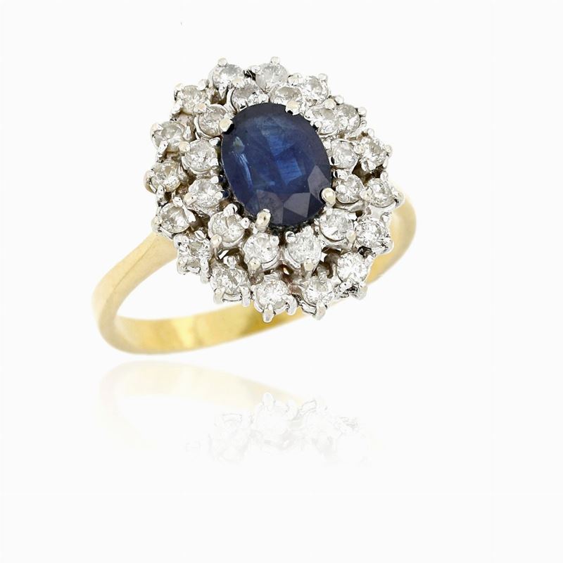 Anello con Zaffiro Centrale e Diamanti.