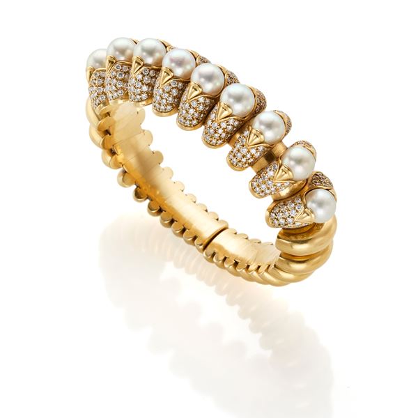 Bulgari : Bangle Bulgari in oro, perle e diamanti  - Asta Argenti, orologi e gioielli - Faraone Casa d'Aste