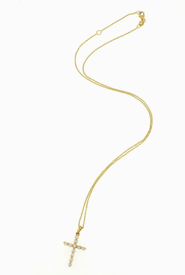 Pendente a croce in oro giallo e diamanti.