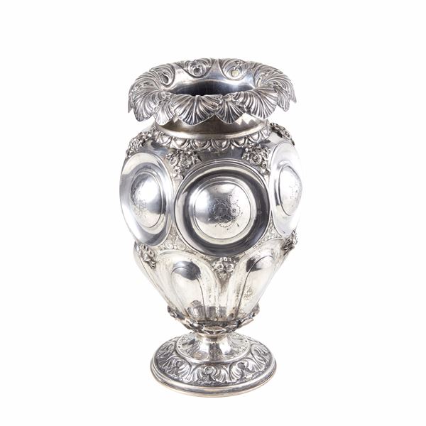Silver vase  - Auction Argenti, orologi e gioielli - Faraone Casa d'Aste