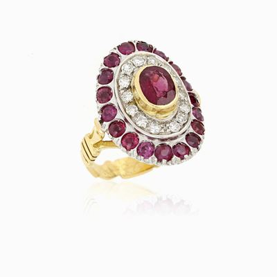 Anello Oro Bianco e Giallo con Rubino e Diamanti.
