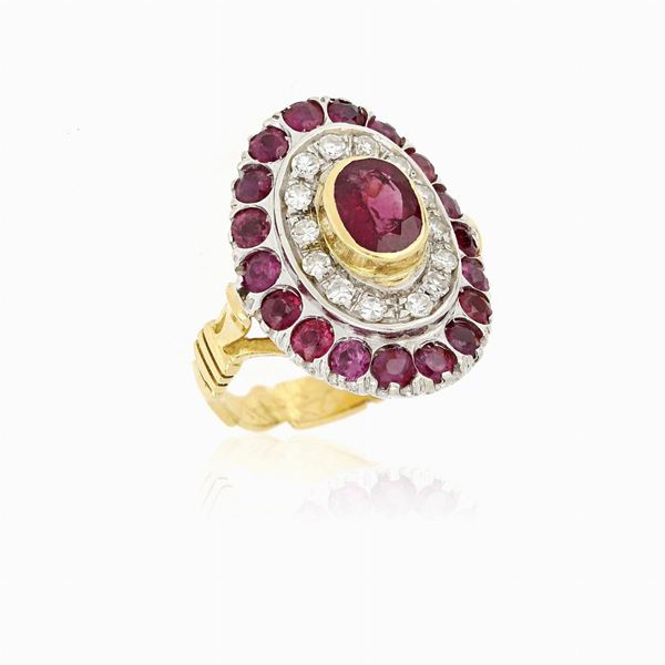 Anello oro bianco e giallo con rubino e diamanti.