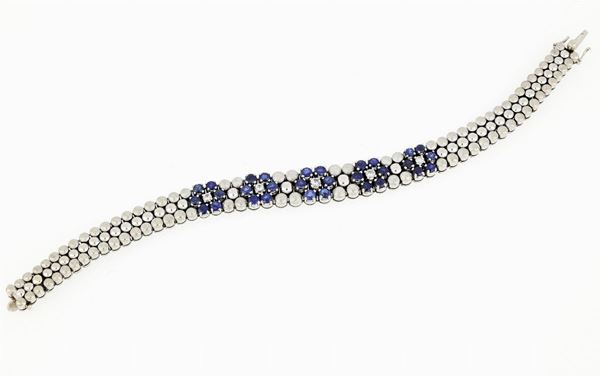 Bracciale in oro bianco con zaffiri e diamanti.
