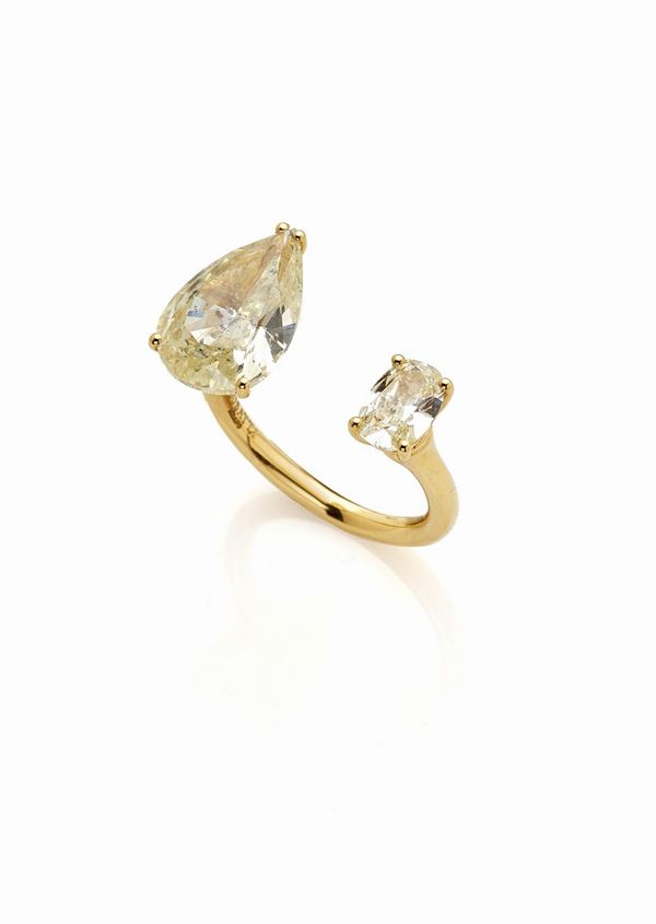 Anello in oro giallo con diamanti per 4.72ct circa   - Auction Gioielli e Orologi del XX Secolo - Faraone Casa d'Aste