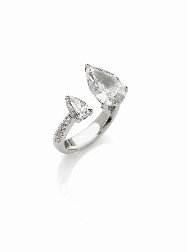 Anello in oro bianco diamanti 3.50ct totali  - Auction Gioielli e Orologi del XX Secolo - Faraone Casa d'Aste