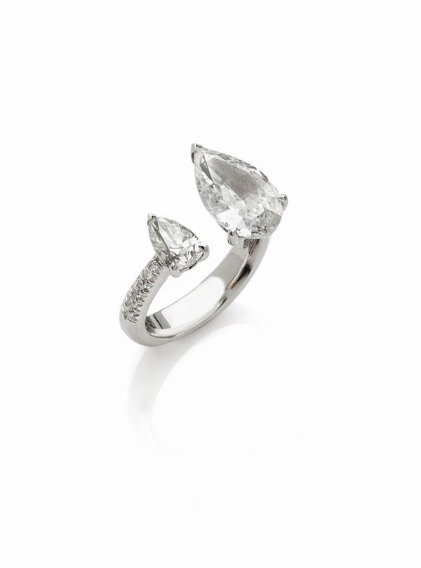 Anello in oro bianco e diamanti 